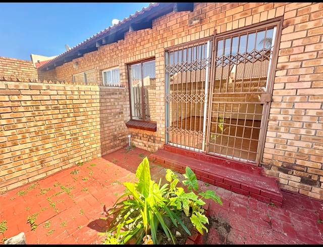 2 BEDROOM TOWNHOUSE FOR SALE IN PENINA PARK